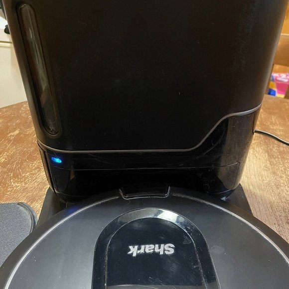 Shark robot vacuum rv-1001ae - Picture 2 of 7